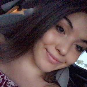 Meet your Posher, Vanessa